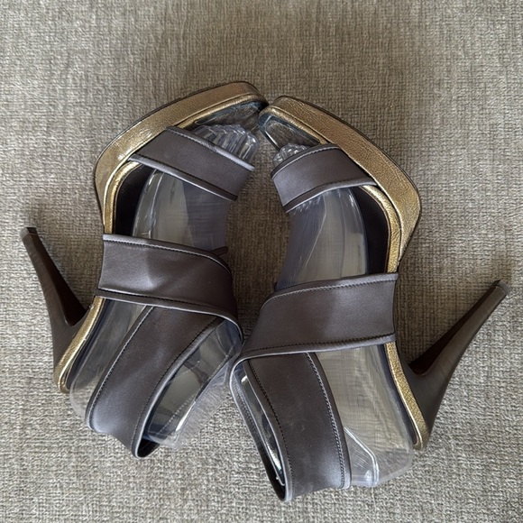 Donald J Pliner Women Platform Heels Gray Satin Gold Metallic Evening Sandals 7 - Picture 6 of 13